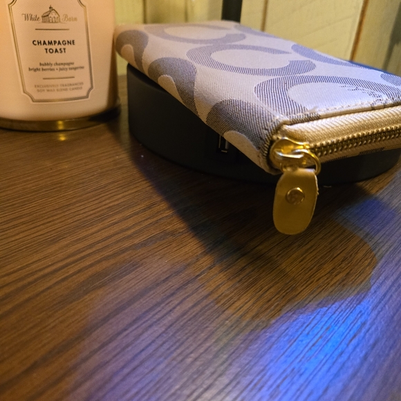 Coach Leatherware Wallet - Picture 3 of 11